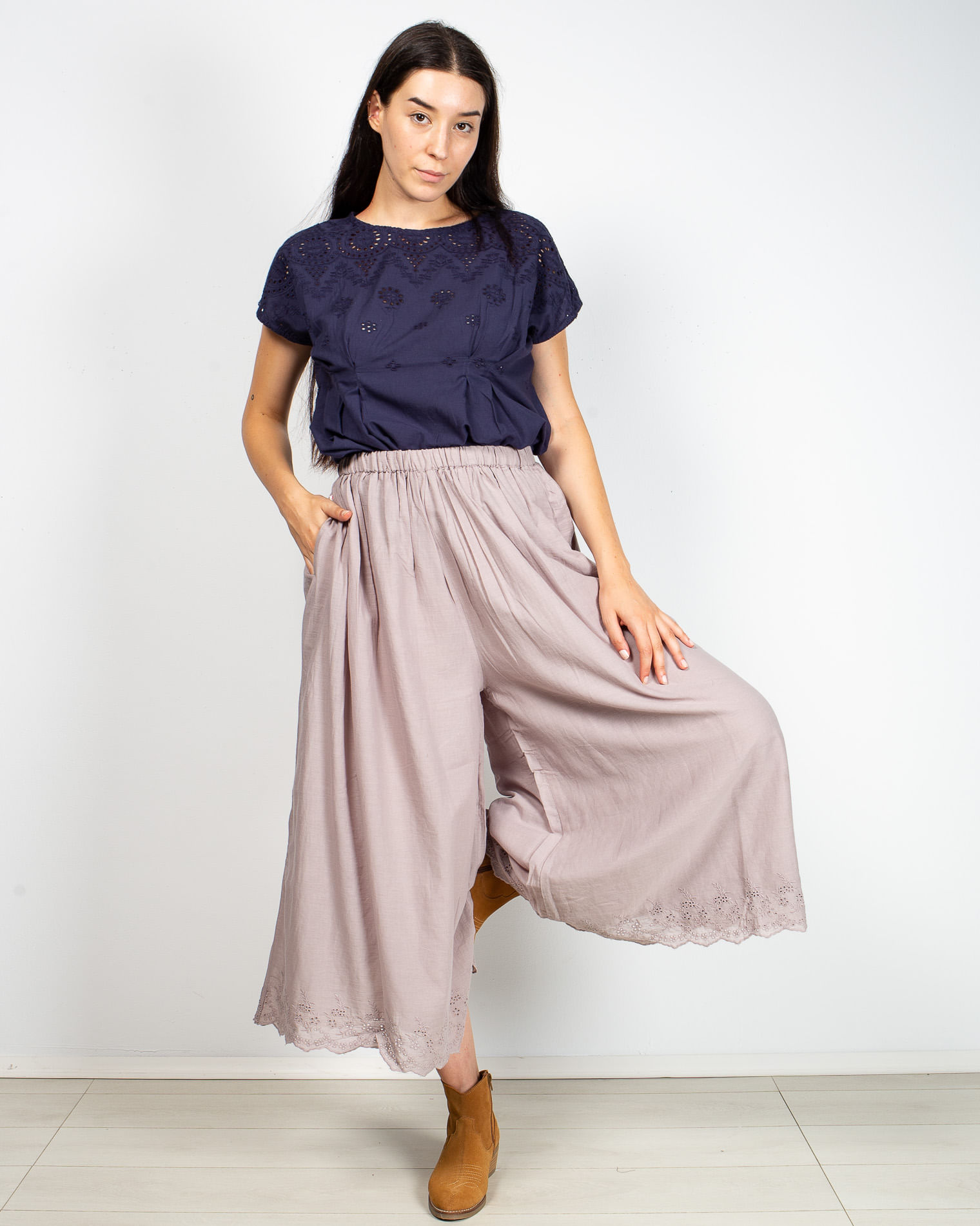 Pantaloni din bumbac cu talie elastica si model brodat N904240024