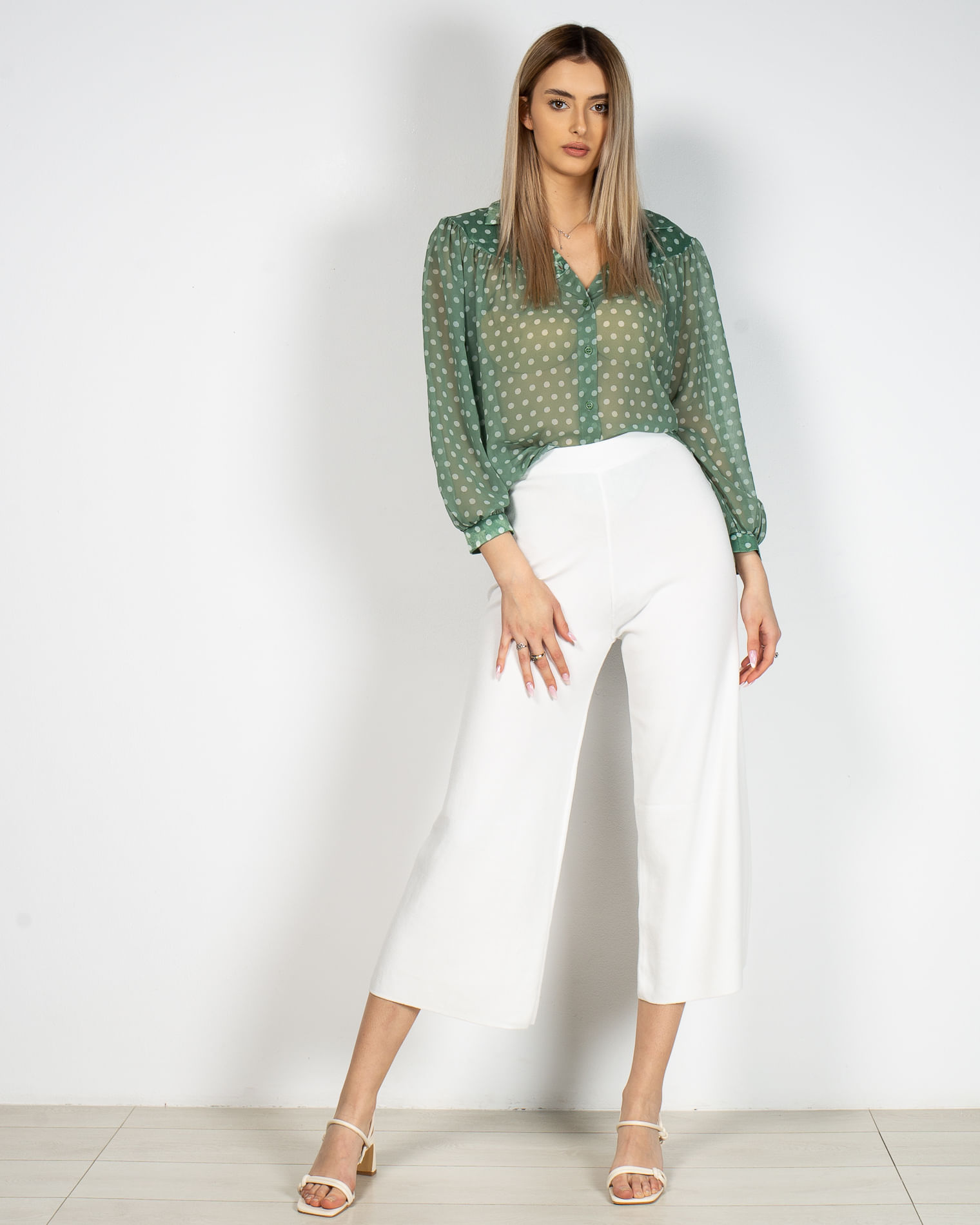 Pantaloni evazati trei sferturi cu talie inalta 22CEN02001