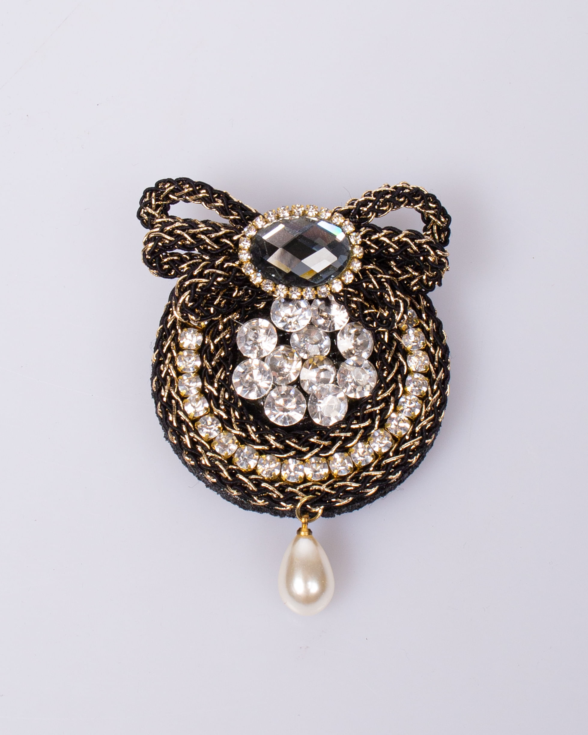 Brosa vintage cu aplicatii