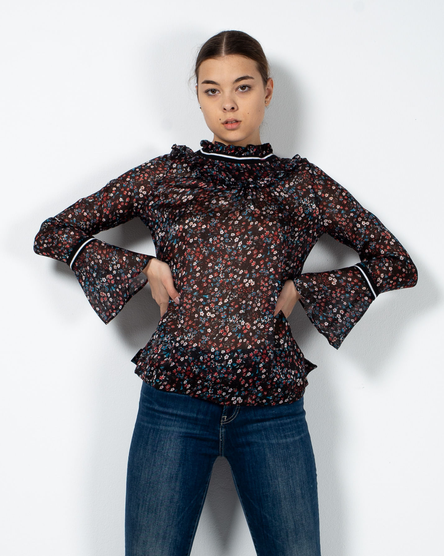 Bluza subtire cu imprimeu floral si guler mic 22AVI35039